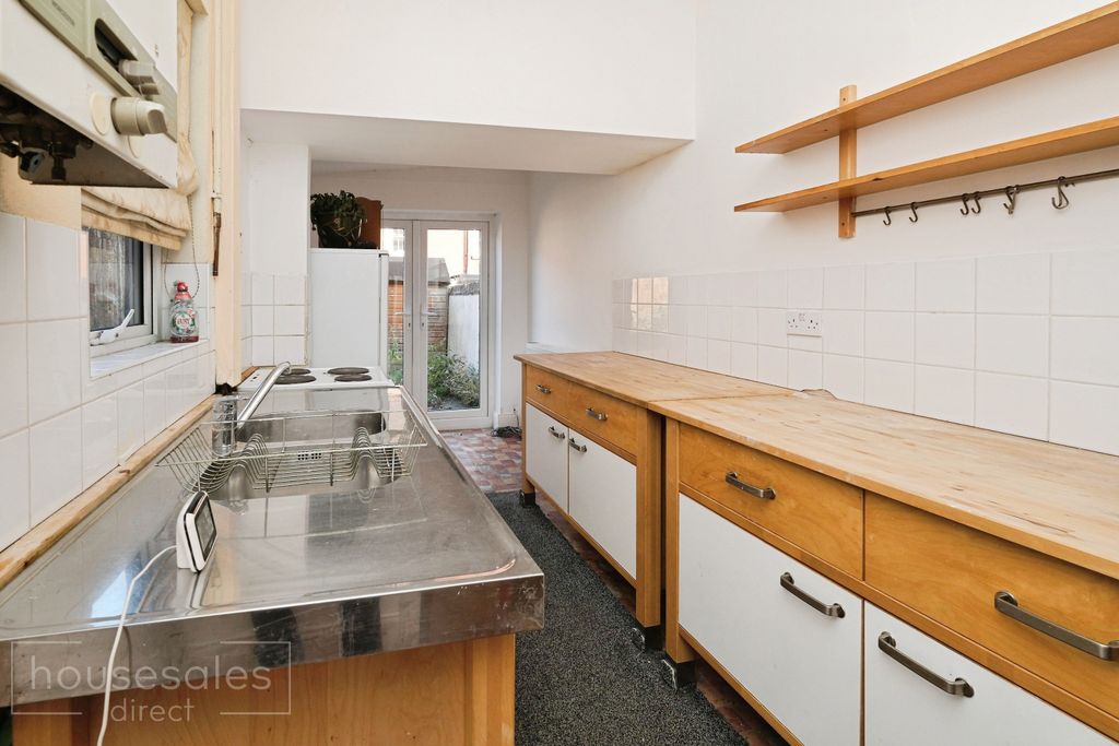 Property photo 2 of 18
