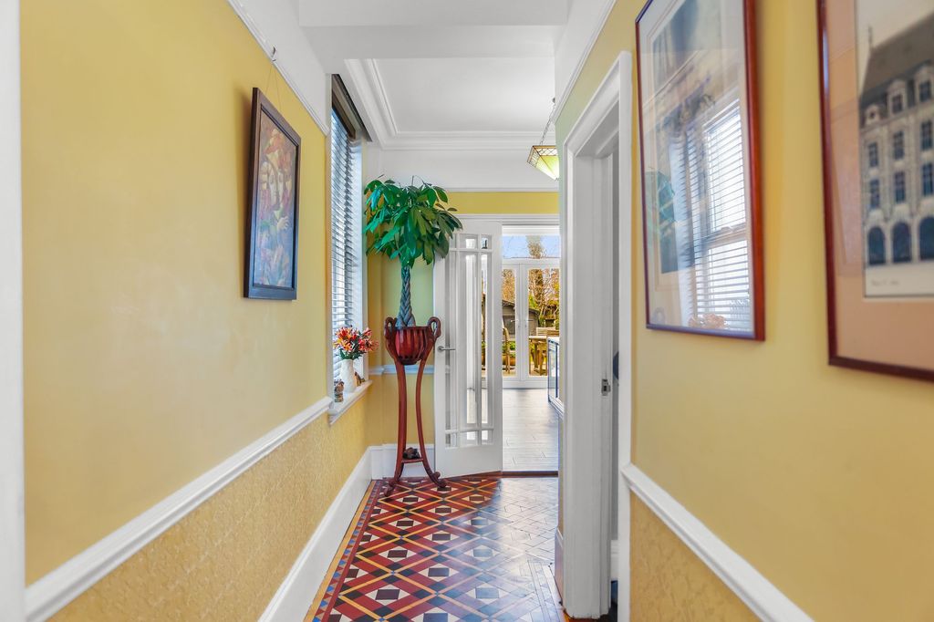 Property photo 2 of 23