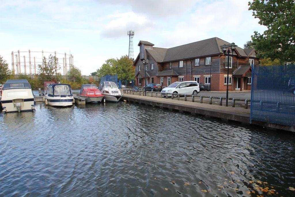 Property photo 2 of 12