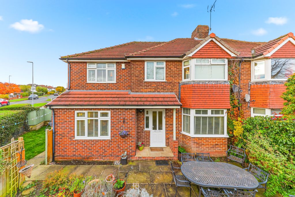 Property photo 2 of 28