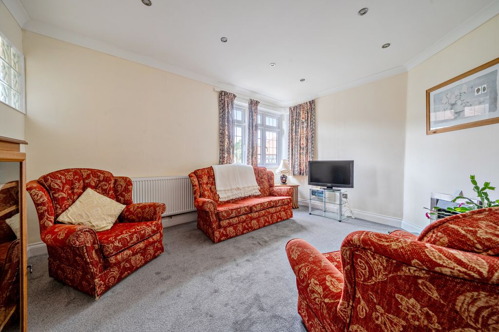 Property photo 3 of 17