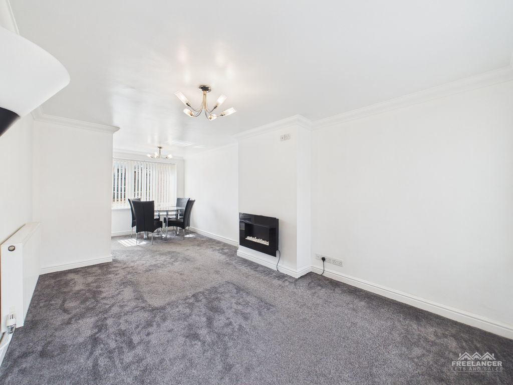 Property photo 3 of 16 Living Room