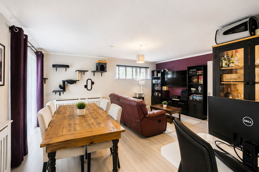 Property photo 3 of 9 B3C50B16-F7B0-4C6B-A138-57F95C4D7F0F