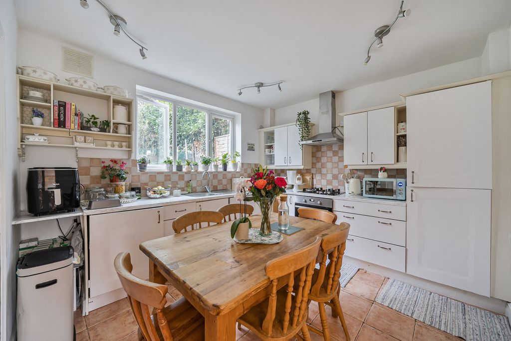 Property photo 2 of 18 Kitchen