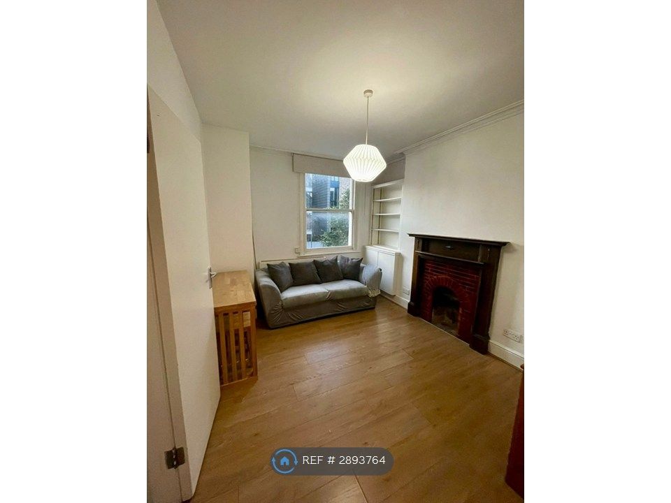 Property photo 3 of 10 Living Room