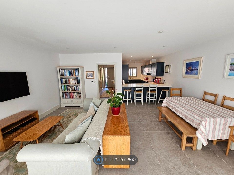 Property photo 2 of 31