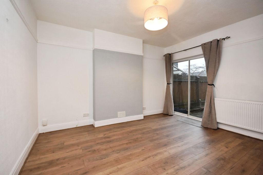 Property photo 3 of 20 Bedroom Or Lounge