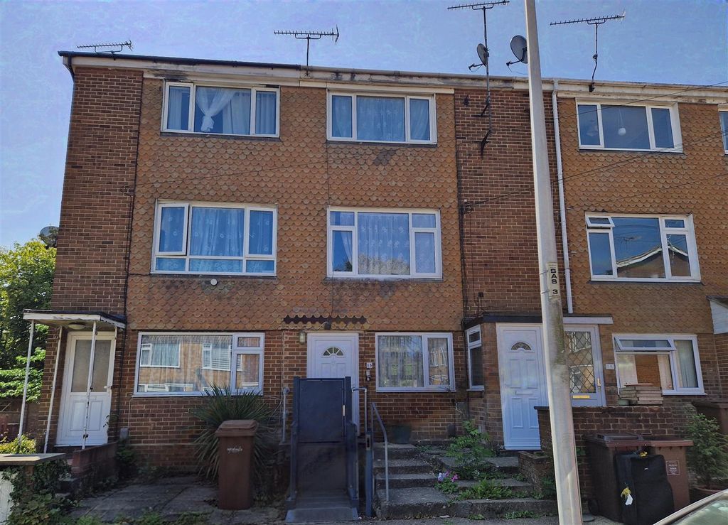 Property photo 1 of 11 Frontage