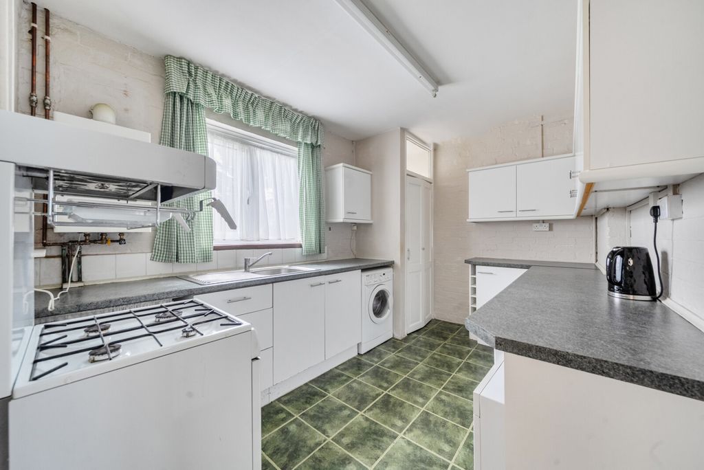 Property photo 3 of 17 Kitchen