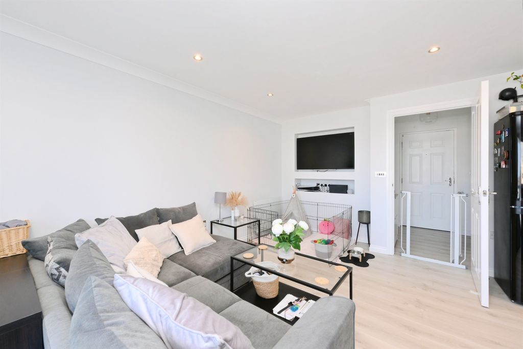 Property photo 3 of 16