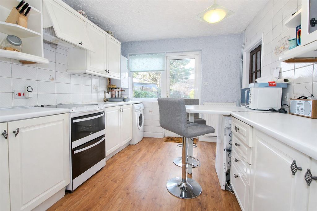 Property photo 3 of 18 Kit.Jpg