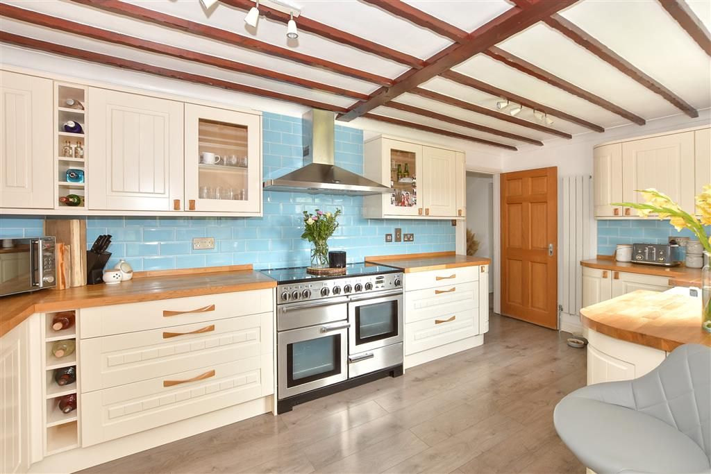 Property photo 3 of 12 Kitchen