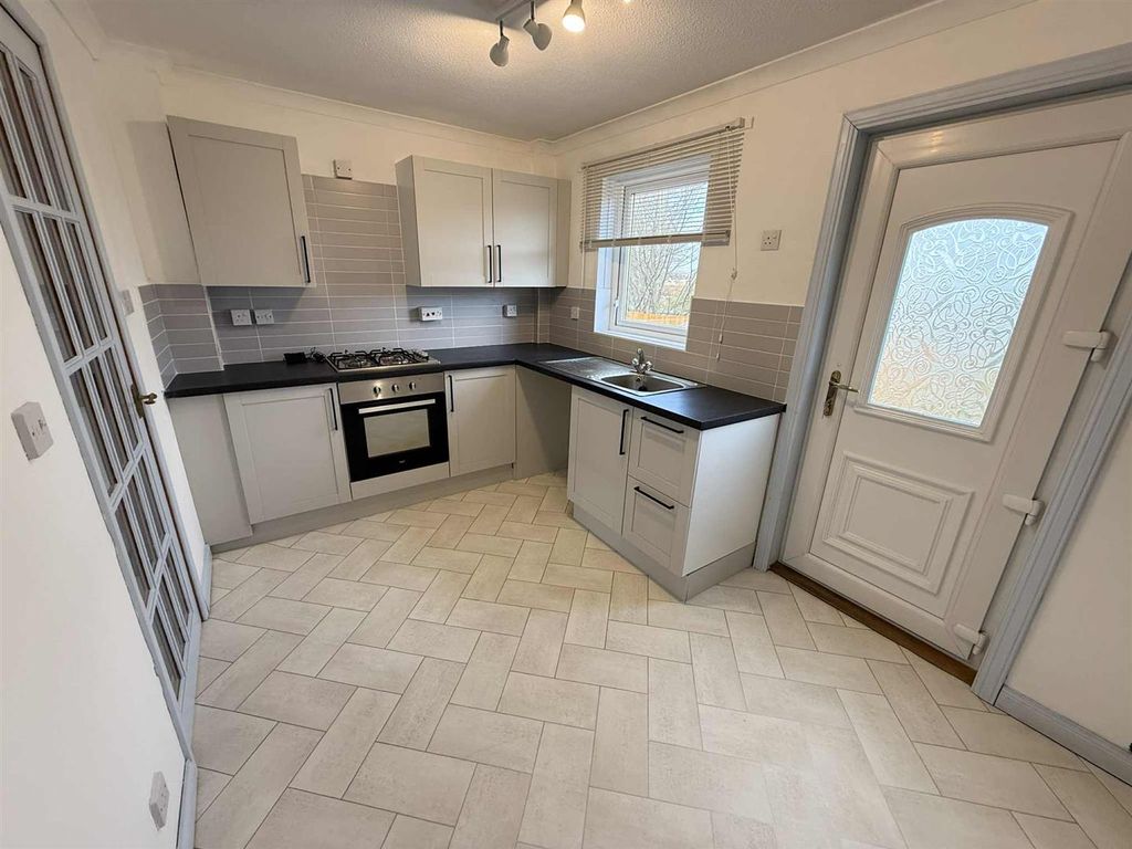 Property photo 3 of 15 Kitchen Long.Jpg