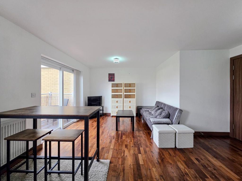 Property photo 1 of 18 Living Room