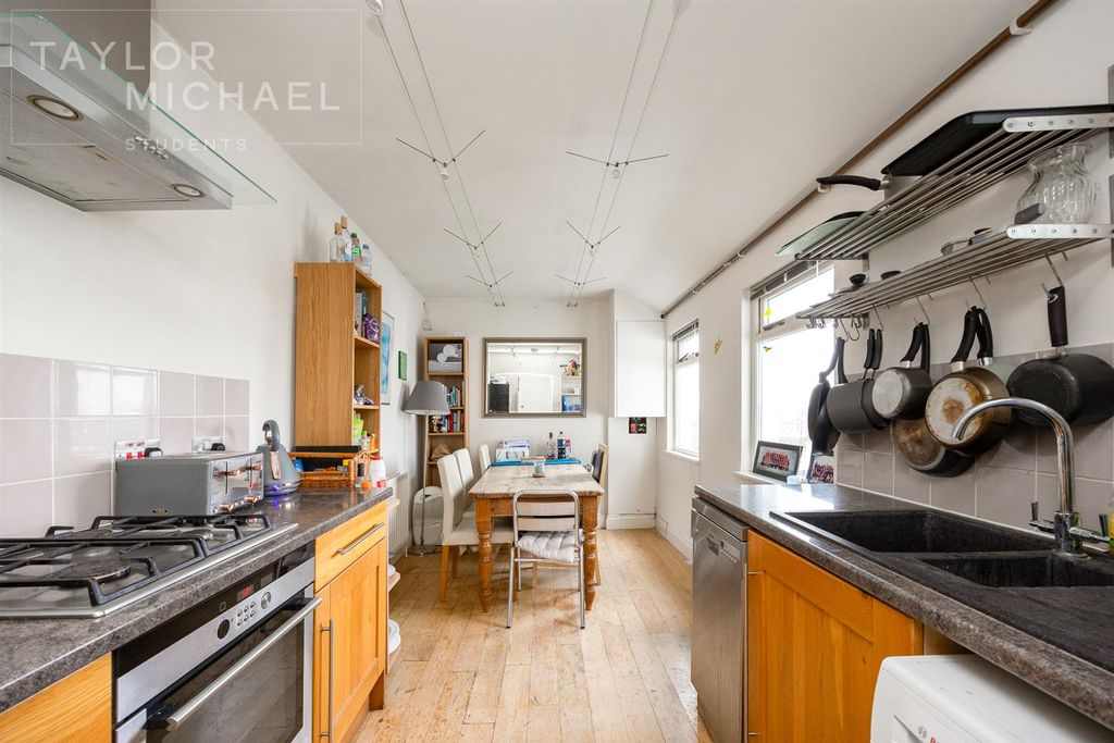 Property photo 2 of 14 Kitchen