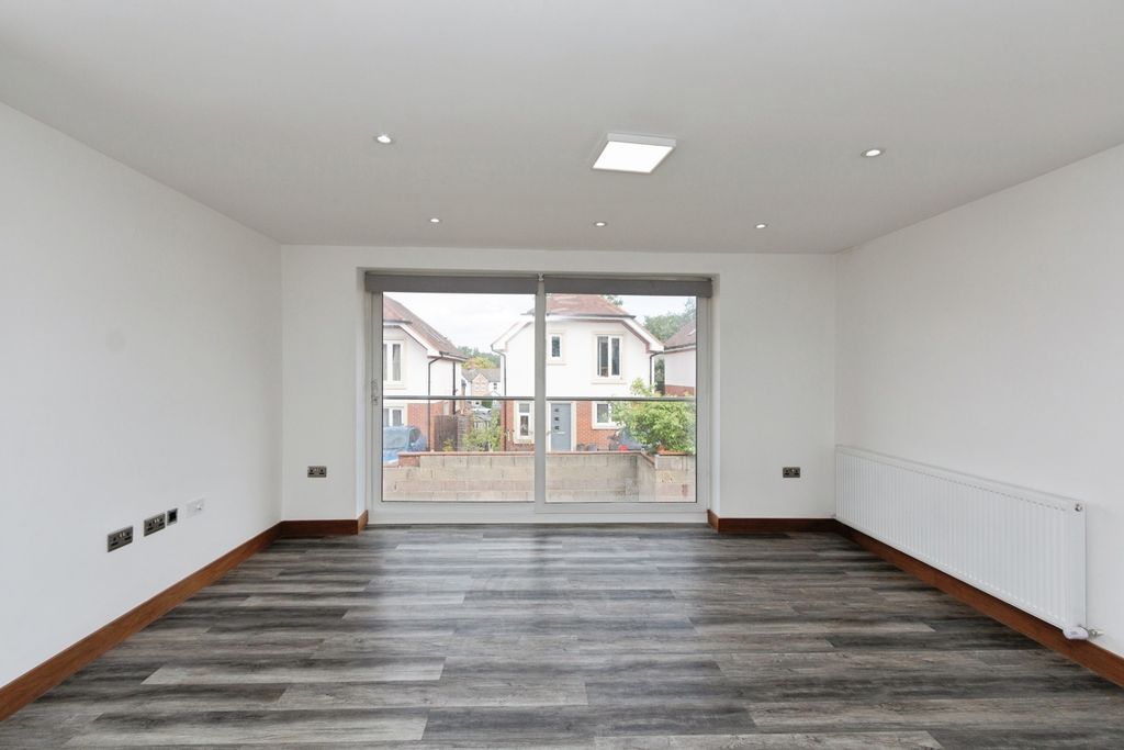 Property photo 2 of 19 Pbox-Img.Jpg