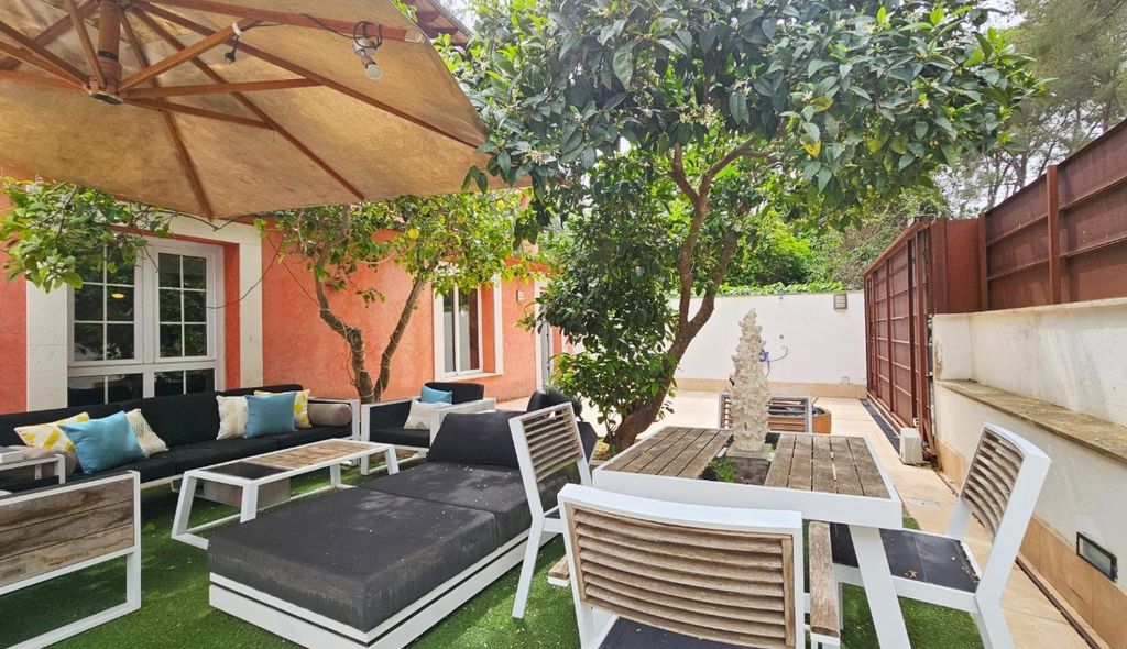 Property photo 1 of 12 001 81605.Jpg