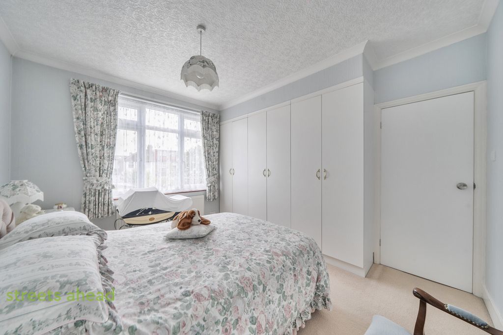 Property photo 3 of 15 22Ef2c96-194c-42B...