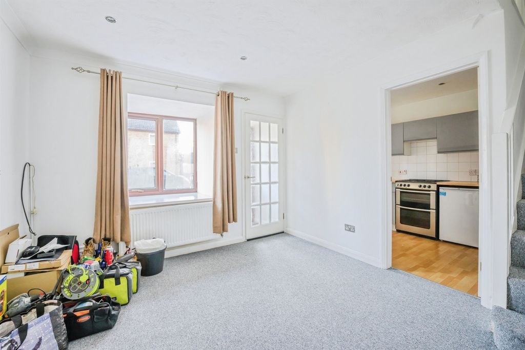 Property photo 3 of 11