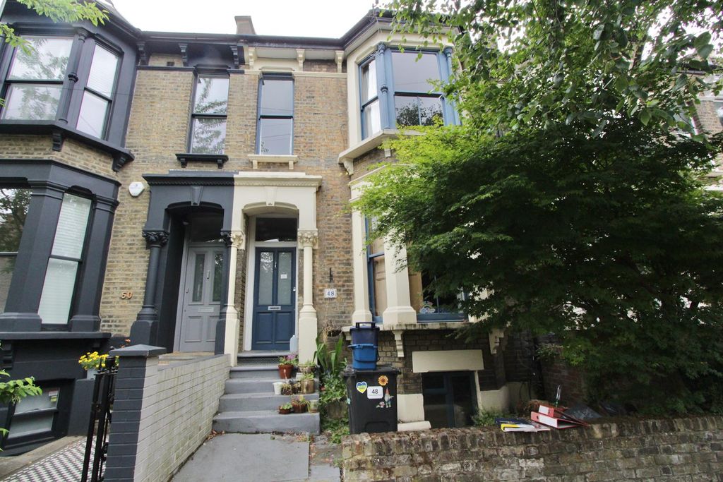 Property photo 1 of 12 Alconbury Road, E5