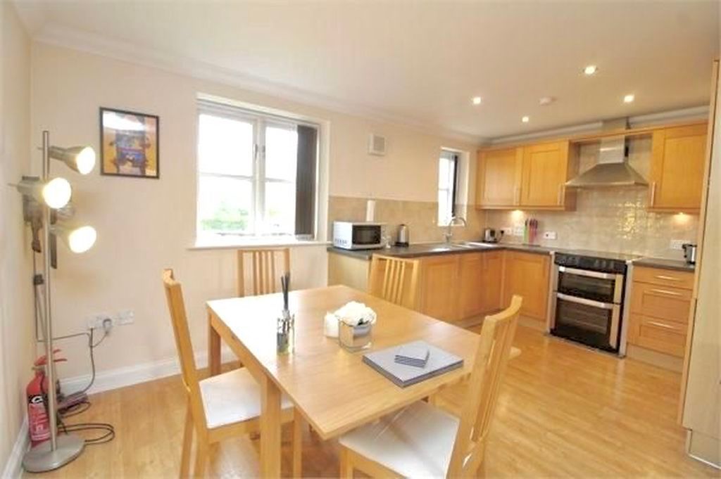 Property photo 3 of 7 Kitchen/Dining