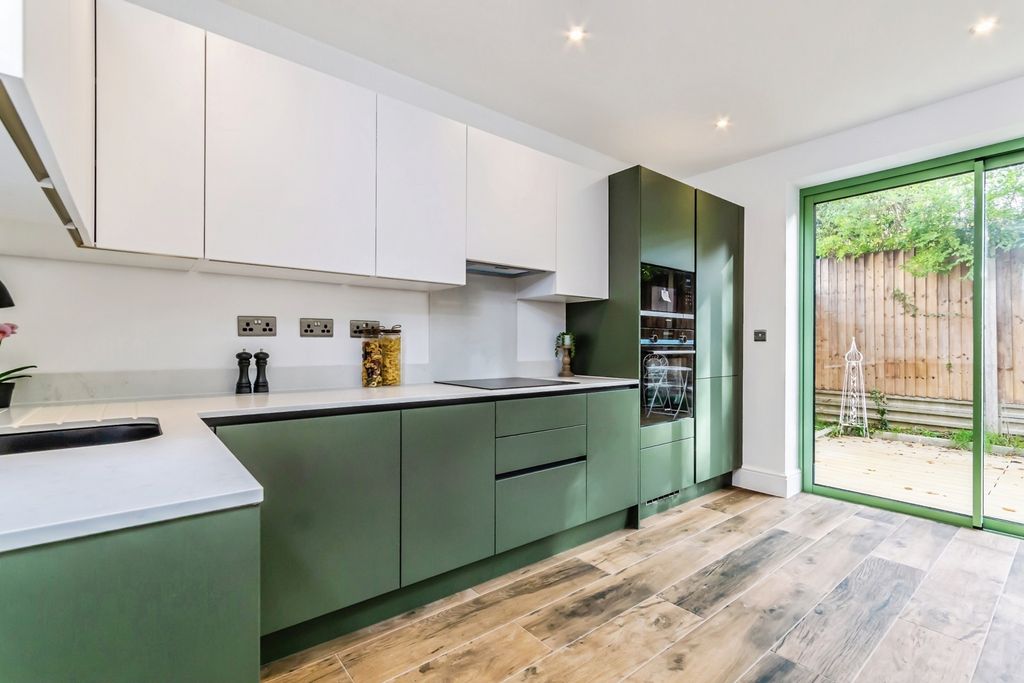 Property photo 3 of 17 Photo