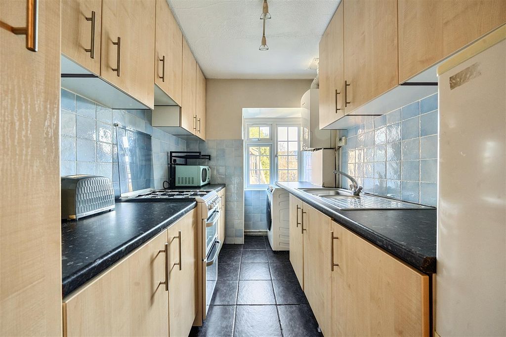 Property photo 3 of 13 1422441-10-69A971c6E00Db.Jpg