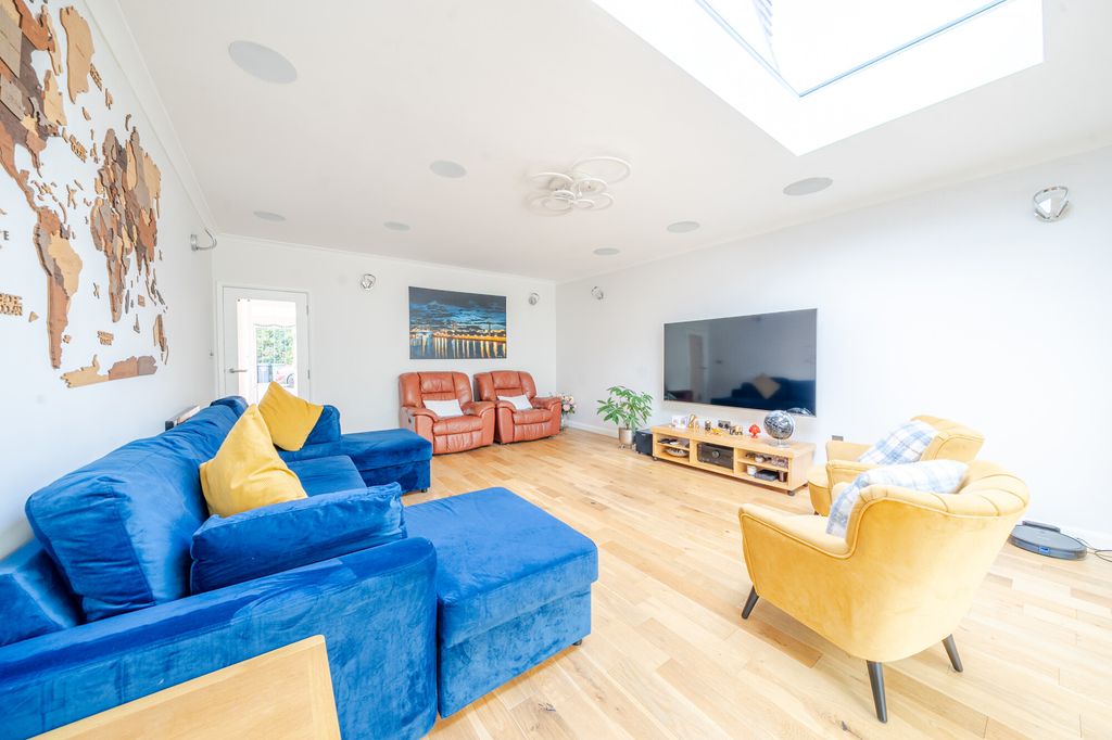 Property photo 2 of 11