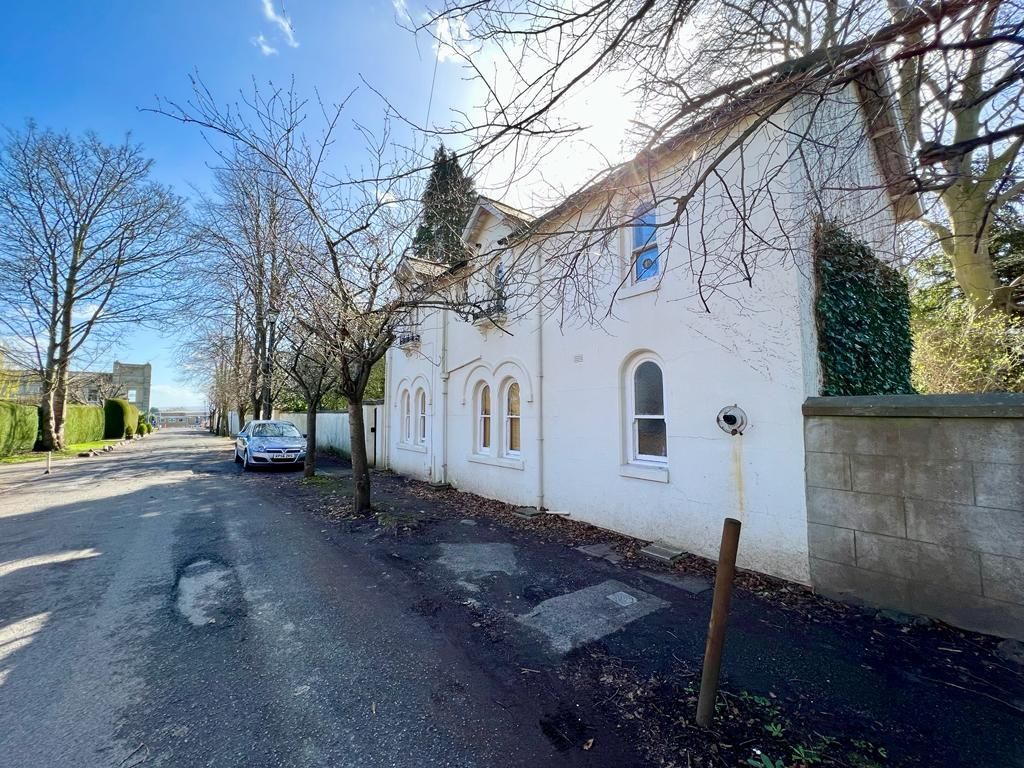 Property photo 2 of 12 Rear