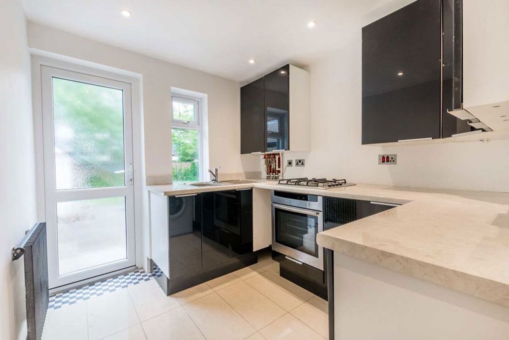 Property photo 2 of 5