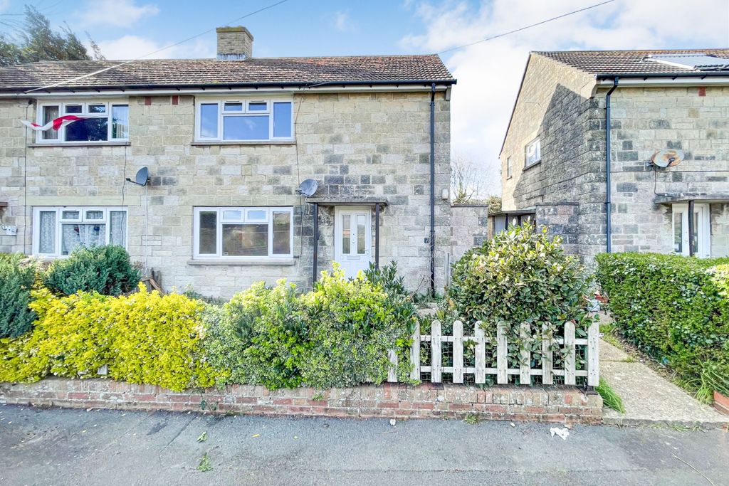 Property photo 1 of 16 12 Coronation Gardens, Shanklin, Isle Of Wight, Po37 7Dz