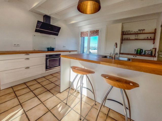 Property photo 3 of 31