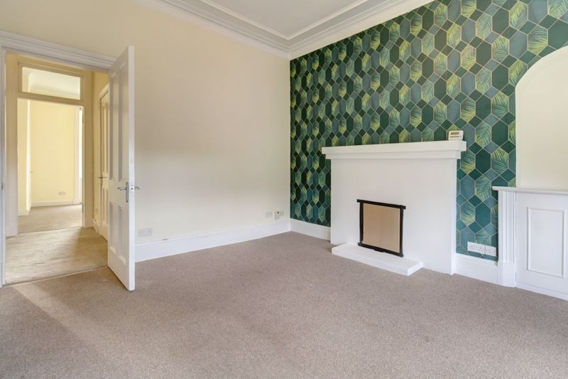 Property photo 3 of 13 Lounge