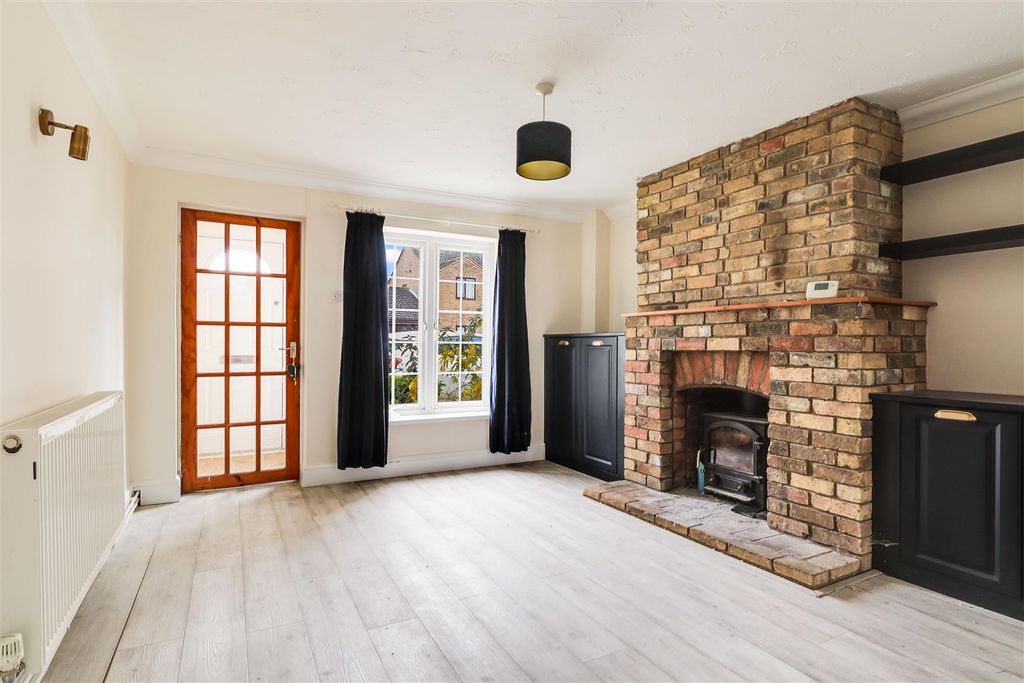 Property photo 3 of 14 Living / Dining Room (2)