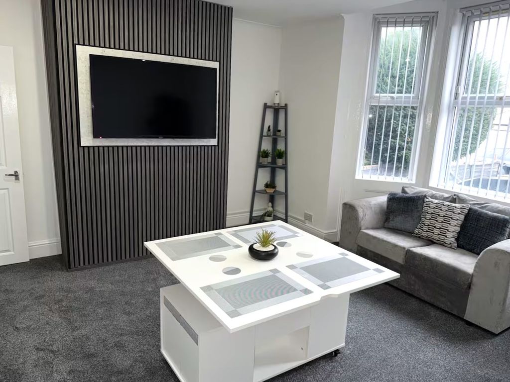 Property photo 3 of 11 72d602Ac-2Aa0-49A5-9Bf8-Cebf753B25B5