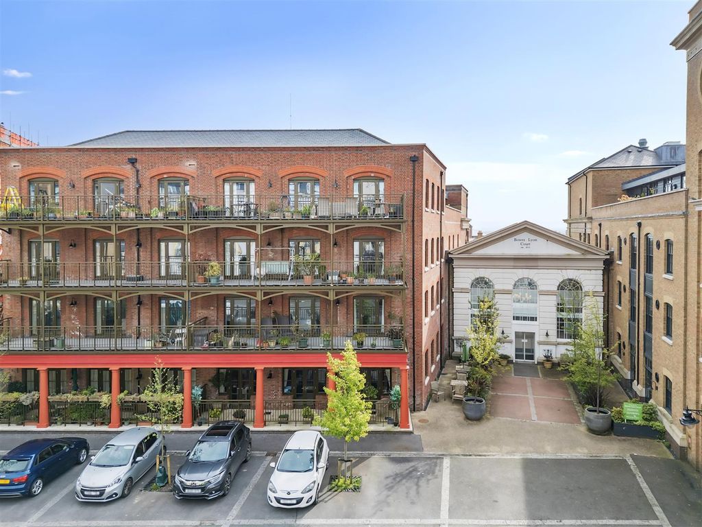 Property photo 2 of 15 Bowes Lyon Court
