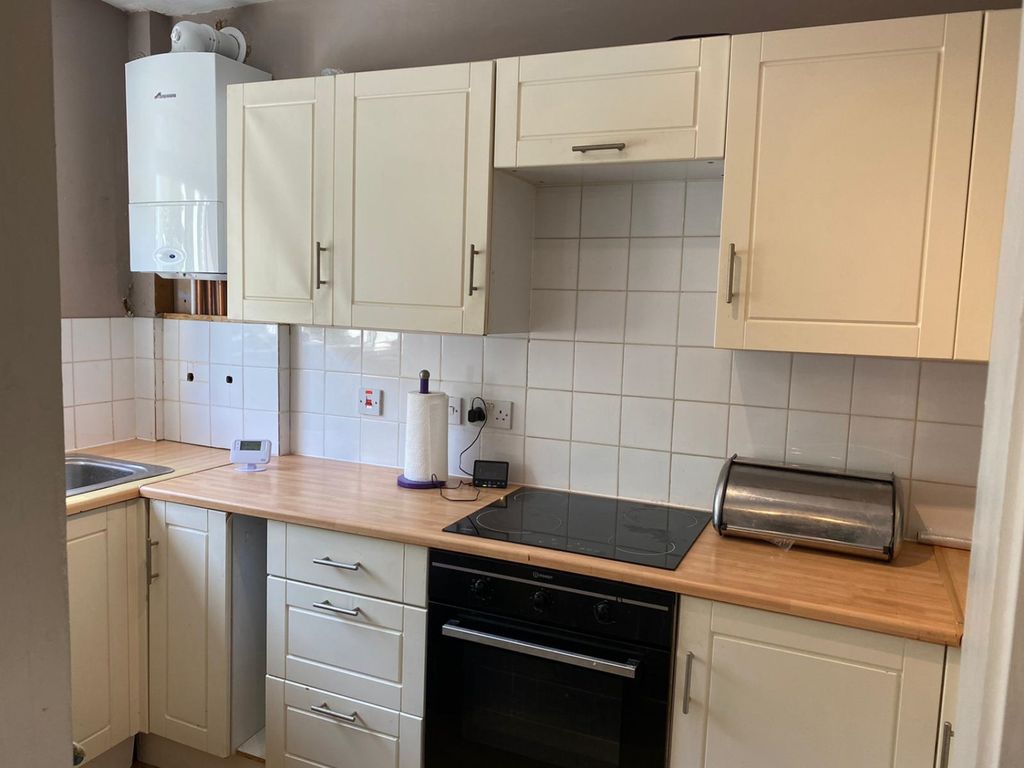 Property photo 2 of 12 3 Kitchen