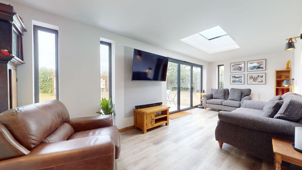 Property photo 3 of 31 4337645