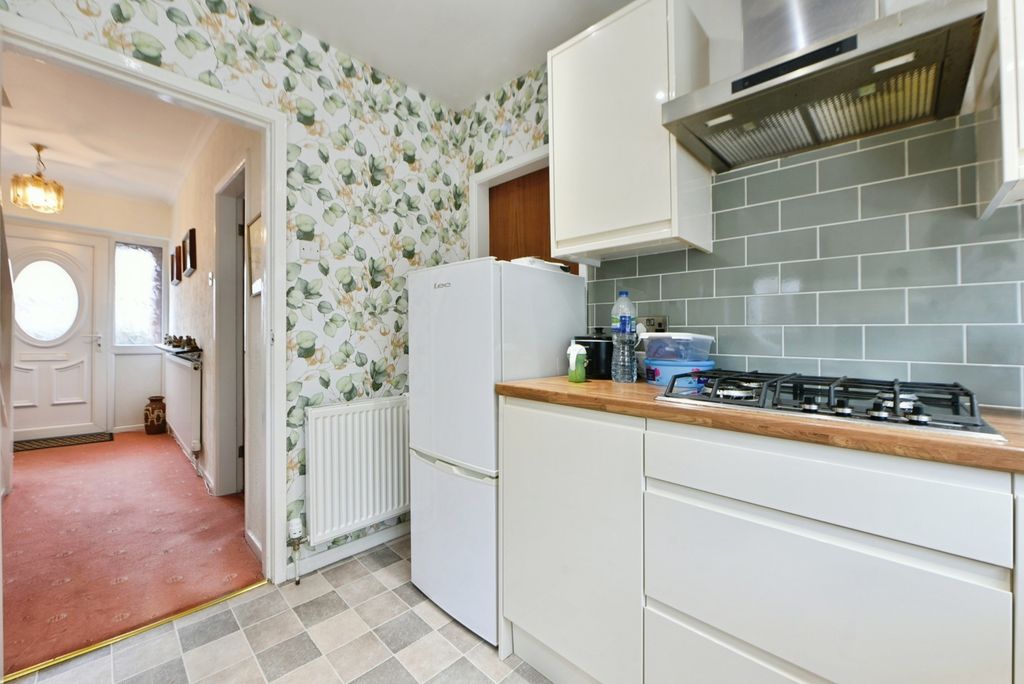 Property photo 3 of 17 Kitchen