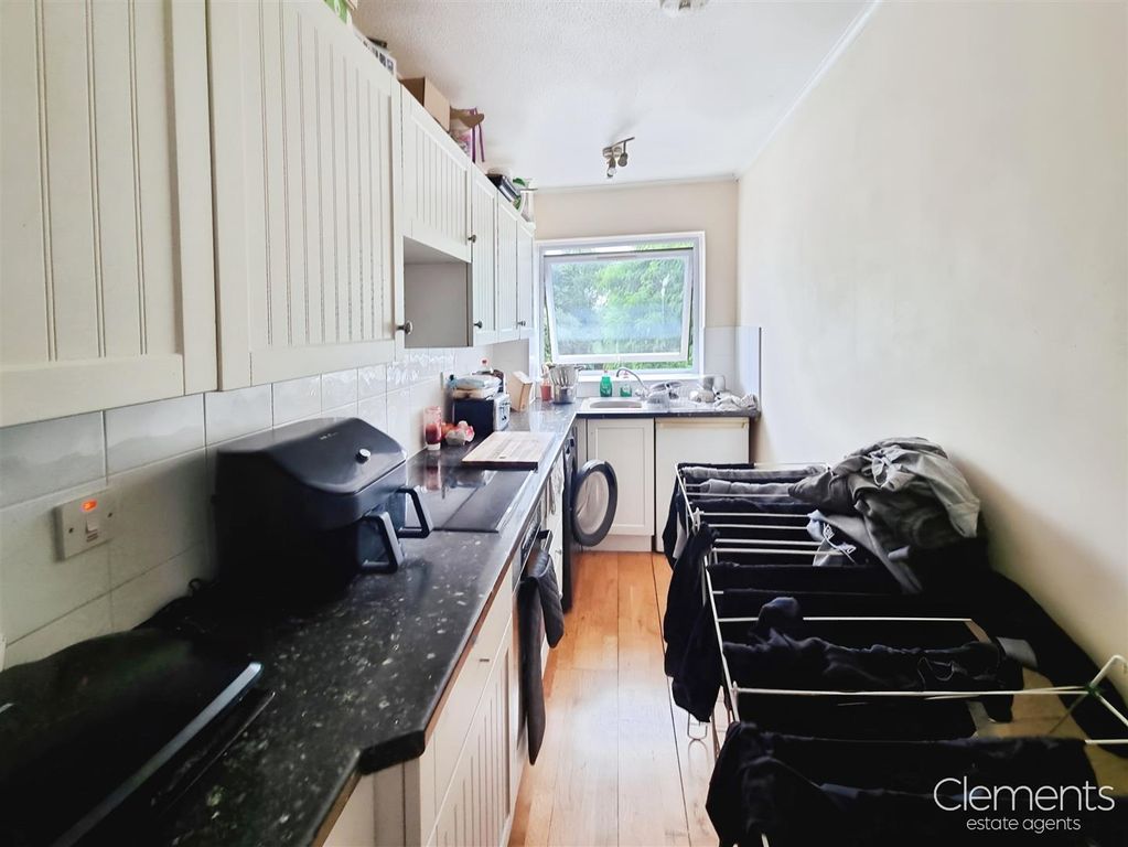 Property photo 3 of 8 Kitchen