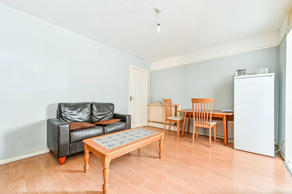 Property photo 3 of 8