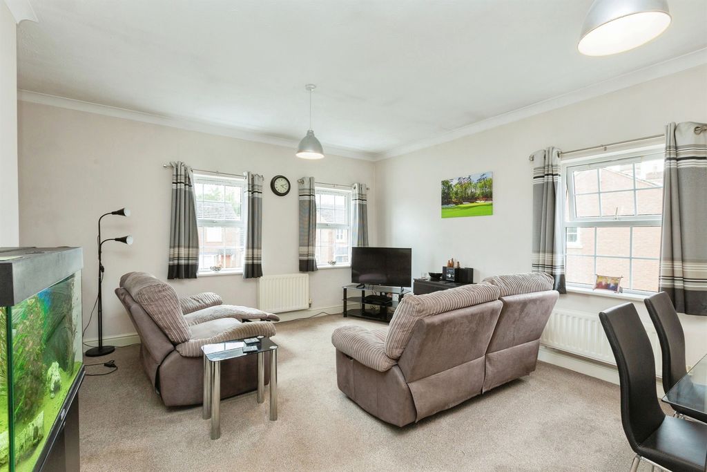 Property photo 3 of 18