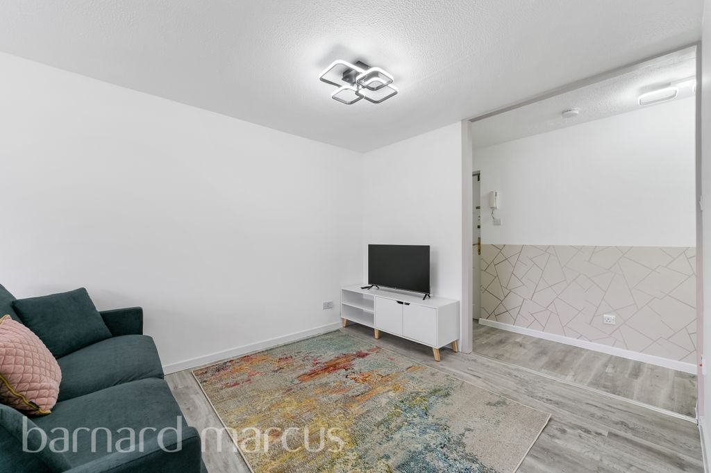 Property photo 2 of 8 Reception Room