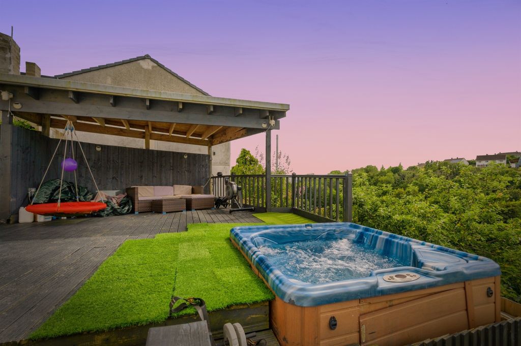 Property photo 2 of 16