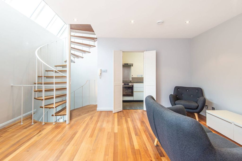 Property photo 1 of 5