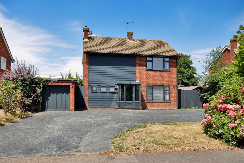 Property photo 1 of 17 External
