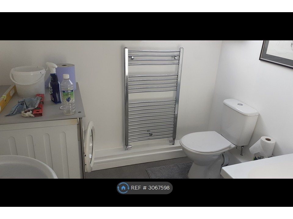 Property photo 3 of 16 Bathroom