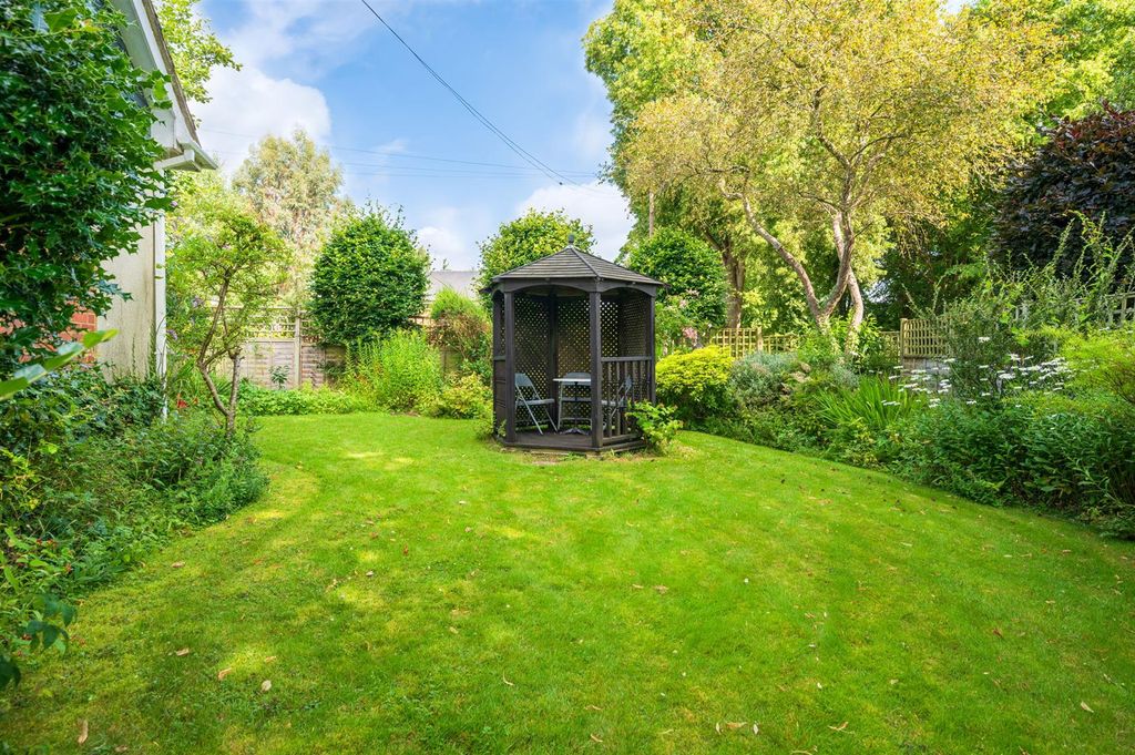 Property photo 2 of 26 Garden