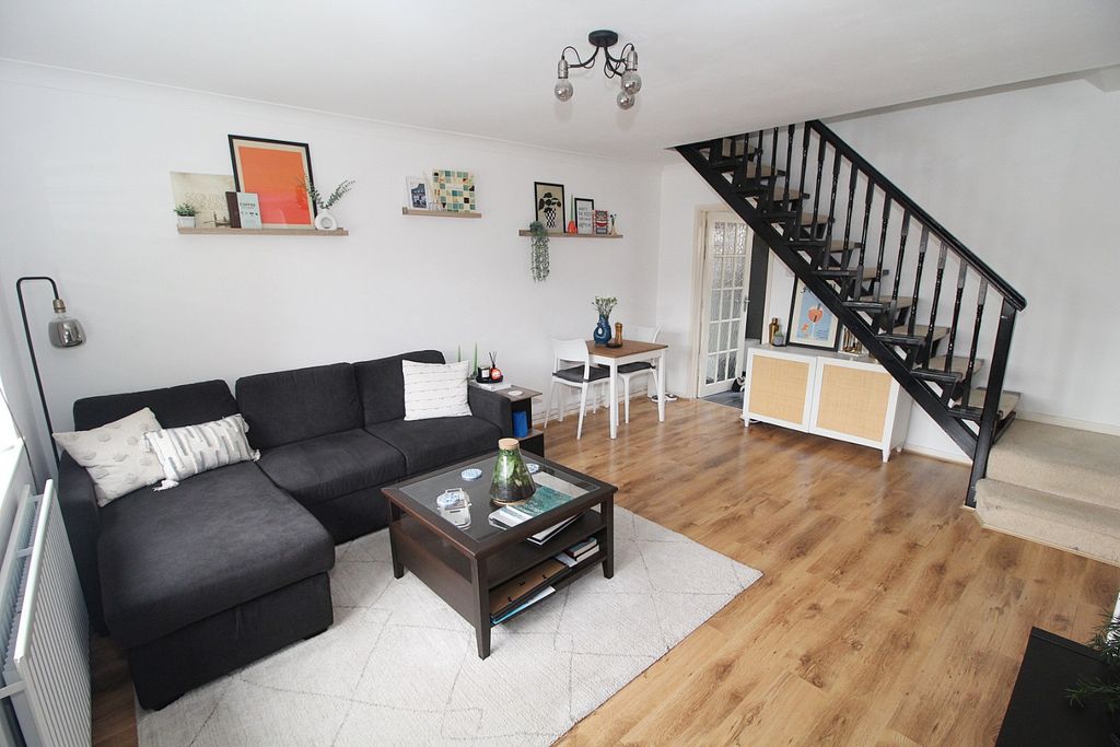 Property photo 3 of 10 5262743