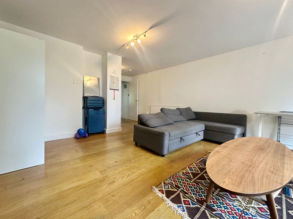 Property photo 2 of 23